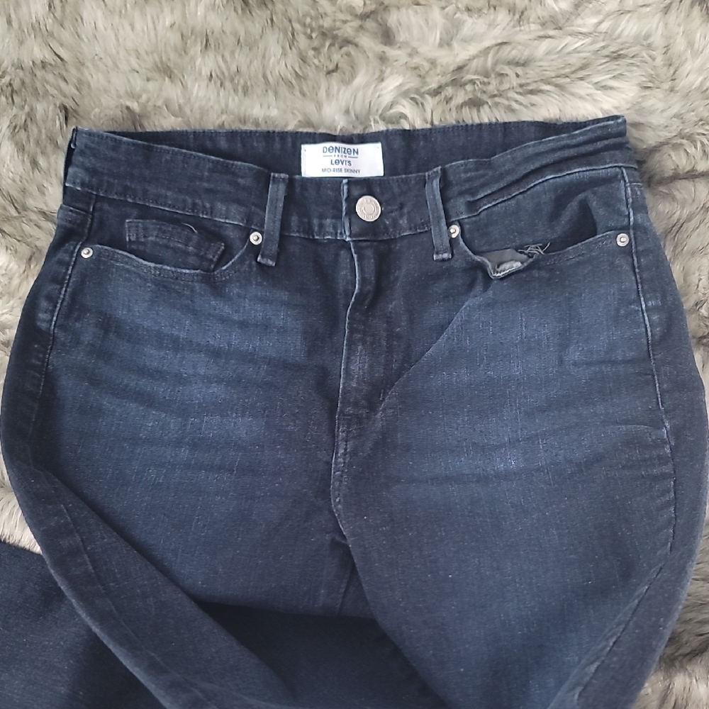Denizen from Levi's Dark Blue Women's Skinny Jeans - Picture 4 of 7